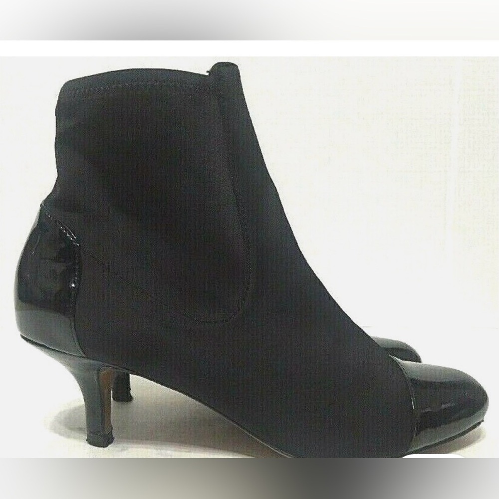 Donald Pliner Ankle Boots 8 Low Heel Black Stretch Patent Leather evening fall